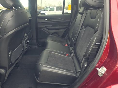Used 2024 Jeep Grand Cherokee Altitude AWD/4WD image 8