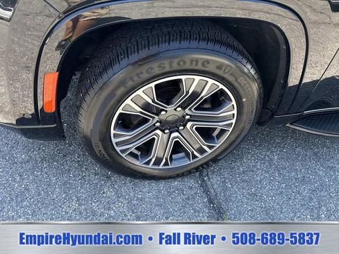 Used 2024 Jeep Wagoneer L Series II w/ Flexible Seating Group AWD/4WD image 13
