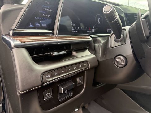 Used 2022 Cadillac Escalade ESV Sport Platinum w/ LPO, ONYX Package image 11