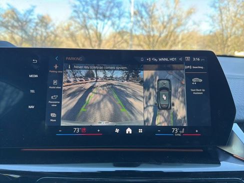 Used 2025 BMW X2 xDrive28i w/ Premium Package image 16