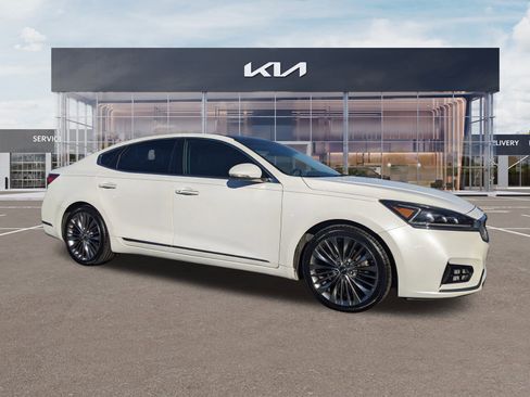 Certified 2019 Kia Cadenza Limited image 1