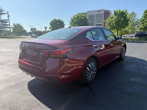 Used 2025 Nissan Altima 2.5 SV FWD image 7