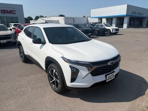 New 2026 Chevrolet Trax RS w/ Driver Confidence Package FWD image 8