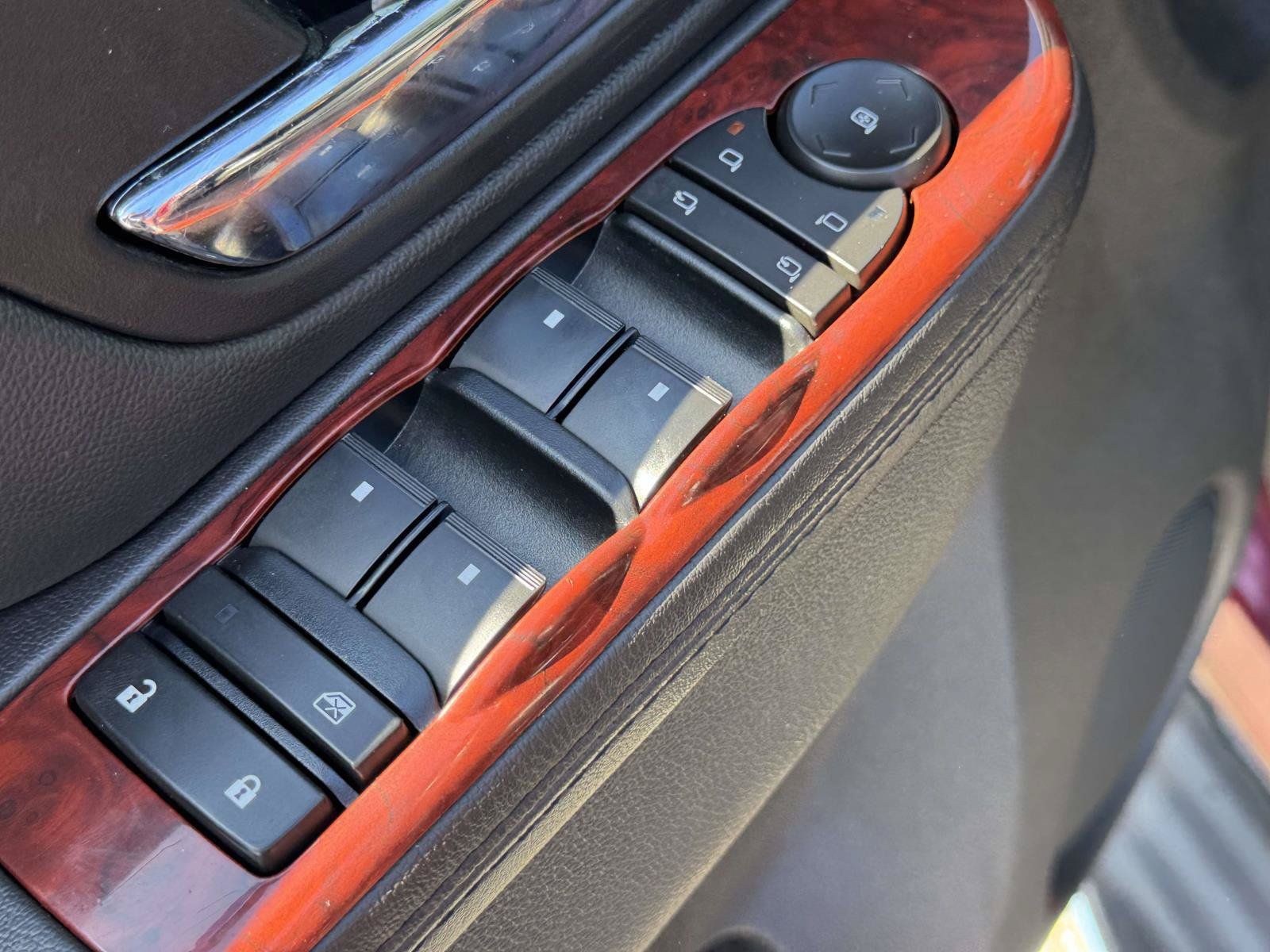 Used 2011 Cadillac Escalade ESV Luxury AWD/4WD image 15