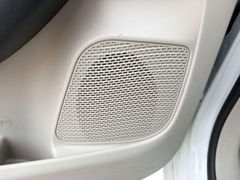 Used 2023 Chrysler Voyager LX FWD image 21