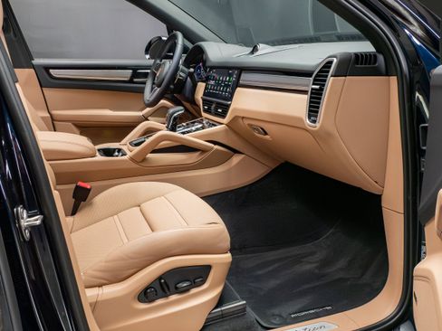 Certified 2023 Porsche Cayenne Platinum Edition AWD/4WD image 27