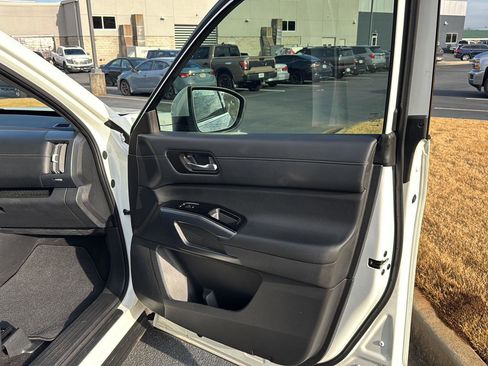 Used 2023 Nissan Pathfinder SL w/ SL Premium Package image 12