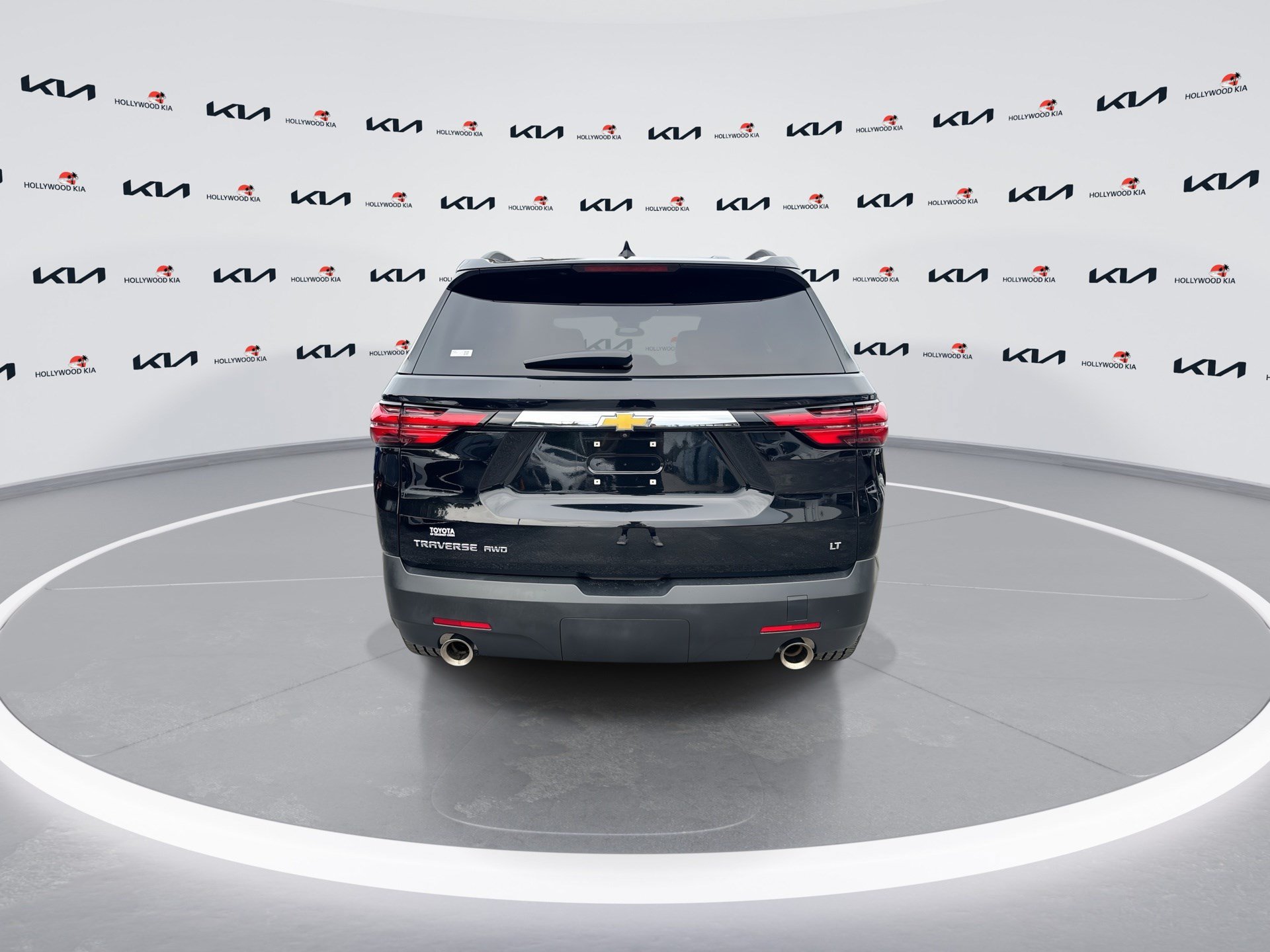 Used 2023 Chevrolet Traverse LT w/ LPO, Cargo Package AWD/4WD image 7