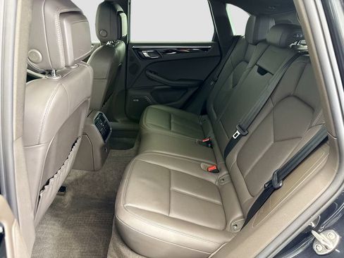 Used 2021 Porsche Macan image 20