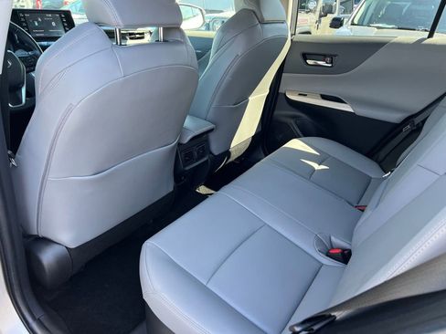 Used 2022 Toyota Venza XLE AWD/4WD image 15
