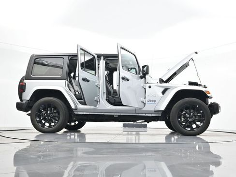 Used 2023 Jeep Wrangler Unlimited Sahara image 40