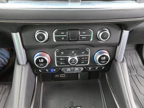 Used 2023 GMC Yukon XL SLT w/ SLT Premium Package AWD/4WD image 28