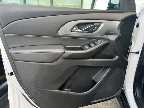 Used 2023 Chevrolet Traverse LT image 20