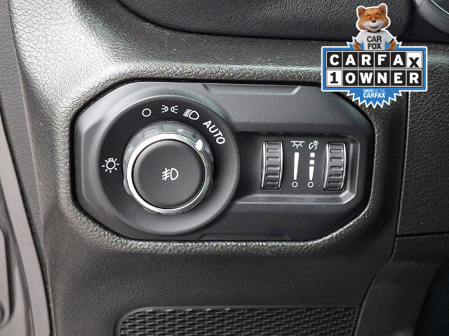 Used 2022 Jeep Wrangler Unlimited Sahara w/ LED Lighting Group AWD/4WD image 27