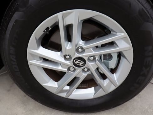 Used 2025 Hyundai Tucson SE image 45