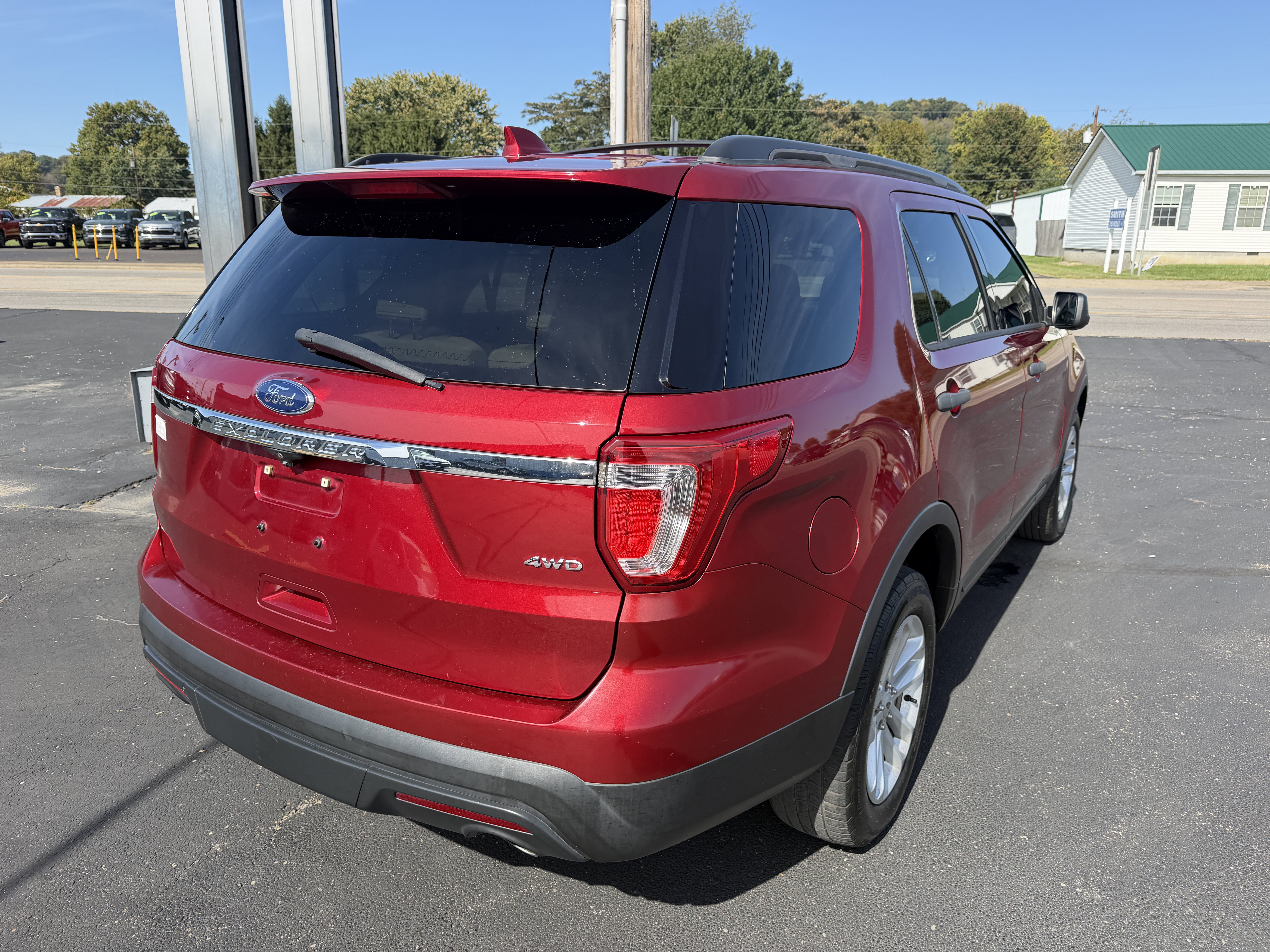 Used 2017 Ford Explorer 4WD image 3