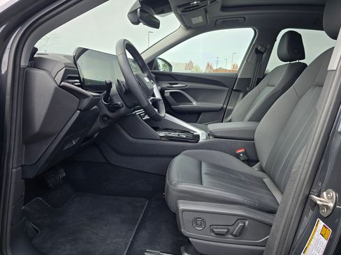Certified 2025 Audi Q5 Premium w/ Convenience Package image 61