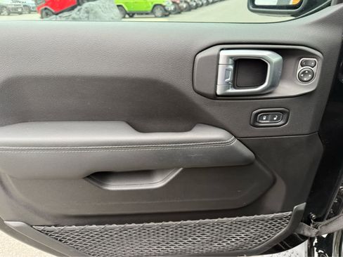 Used 2023 Jeep Wrangler Sahara w/ Cold Weather Group image 10