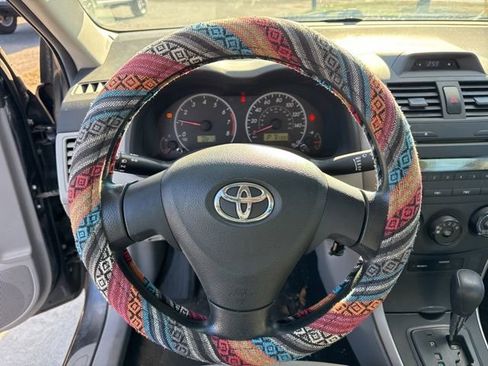 Used 2013 Toyota Corolla LE image 17