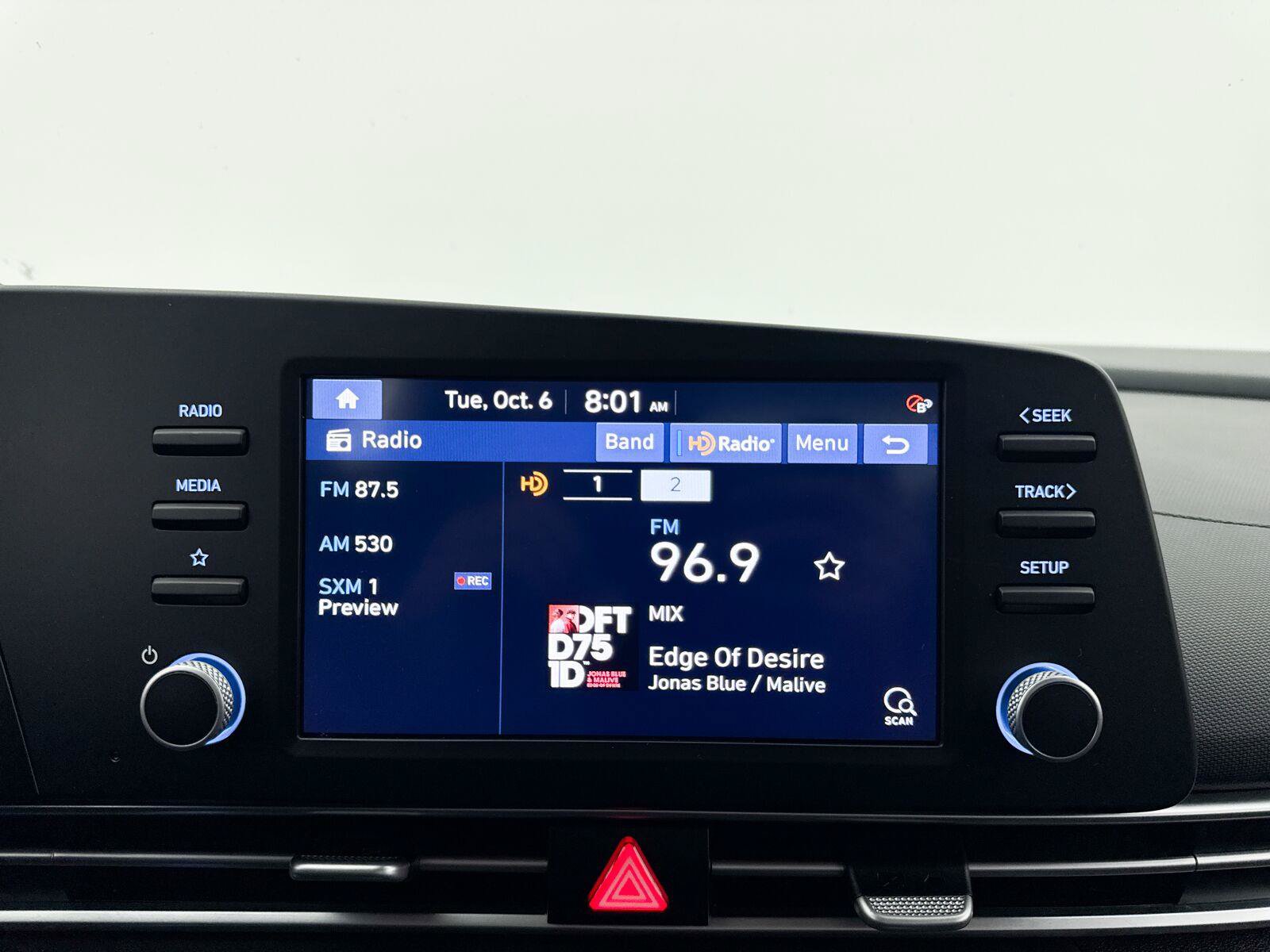 Used 2023 Hyundai Elantra SEL w/ Cargo Package FWD image 4