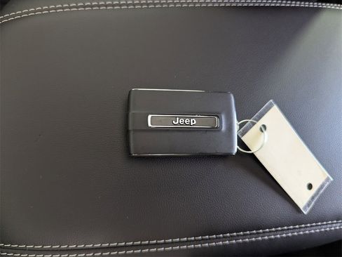 New 2025 Jeep Grand Cherokee Altitude image 29