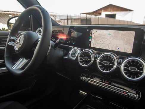 Certified 2025 Mercedes-Benz GLB 250 4MATIC image 37