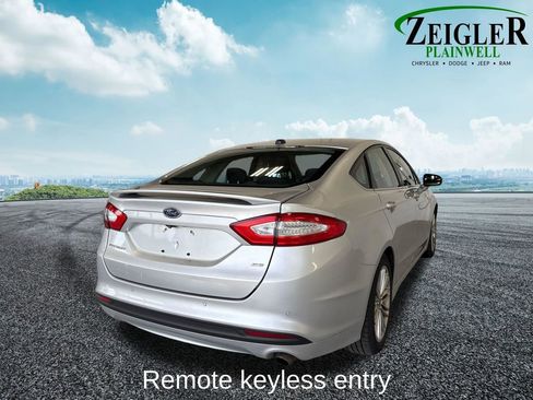 Used 2016 Ford Fusion SE image 7