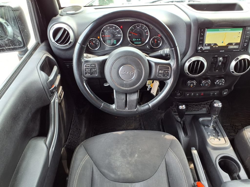 Used 2016 Jeep Wrangler Unlimited Rubicon w/ Connectivity Group AWD/4WD image 11