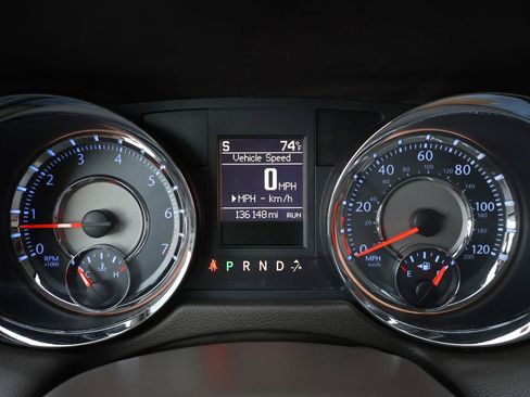 Used 2016 Chrysler Town & Country Touring-L w/ Driver Convenience Group FWD image 27