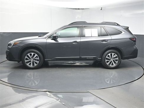 Used 2022 Subaru Outback Premium image 5