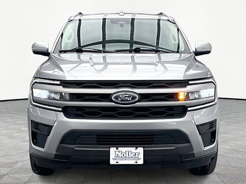 Used 2024 Ford Expedition Max XLT image 3