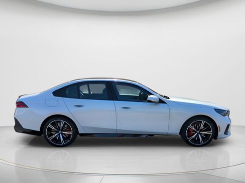 New 2026 BMW 550e xDrive w/ Premium Package image 4