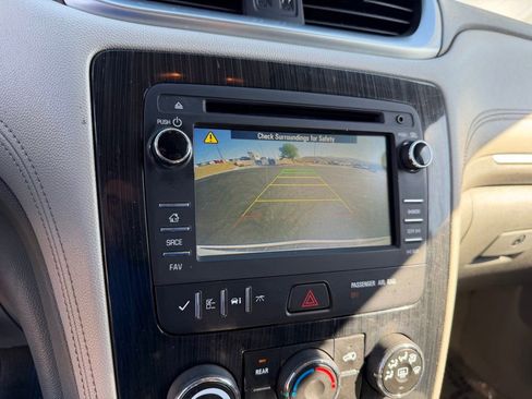 Used 2017 Chevrolet Traverse LT FWD image 27