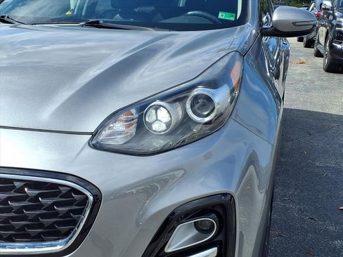 Used 2022 Kia Sportage EX w/ EX Technology Package image 3