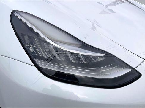 Used 2022 Tesla Model Y Long Range AWD/4WD image 28