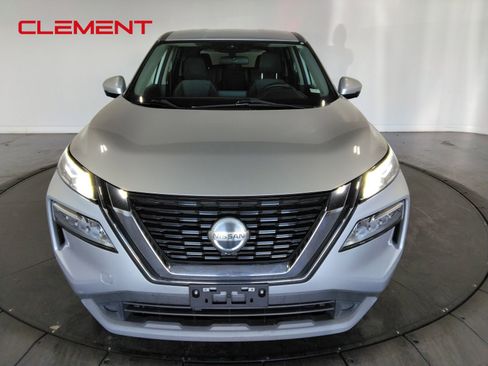 Used 2021 Nissan Rogue SV image 3