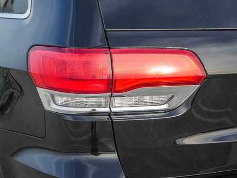 Used 2018 Jeep Grand Cherokee Limited image 9