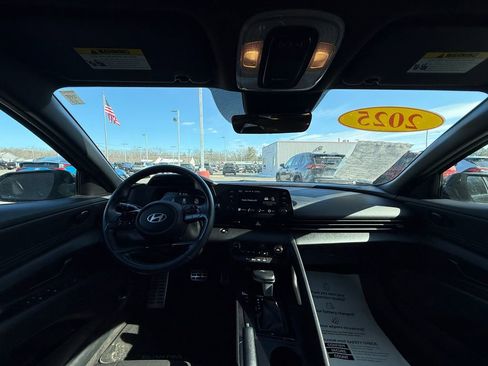 Used 2025 Hyundai Elantra Sport image 12