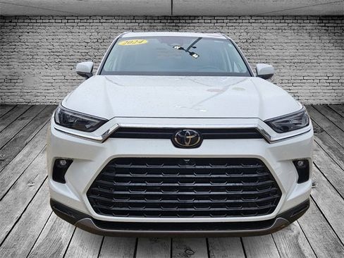 Used 2024 Toyota Grand Highlander Limited image 2