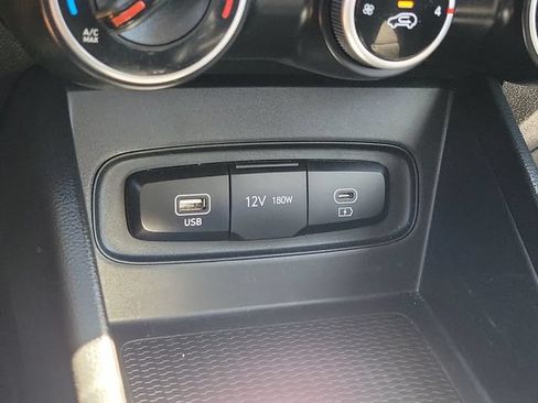 Used 2026 Hyundai Venue SE FWD image 13