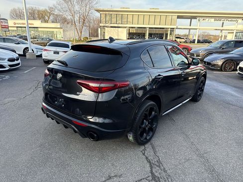 Used 2022 Alfa Romeo Stelvio Veloce image 21