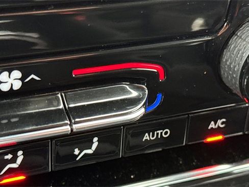 Used 2023 Jeep Grand Cherokee L Laredo image 31