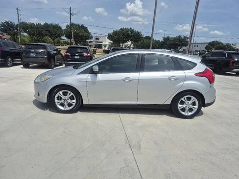 Used 2013 Ford Focus SE FWD image 2