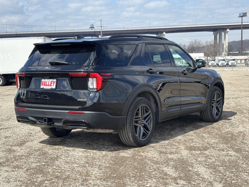 New 2026 Ford Explorer ST-Line w/ ST-Line Street Pack AWD/4WD image 9