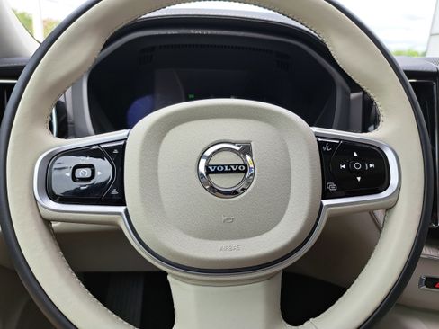 Used 2022 Volvo XC60 B5 Inscription w/ Climate Package image 10