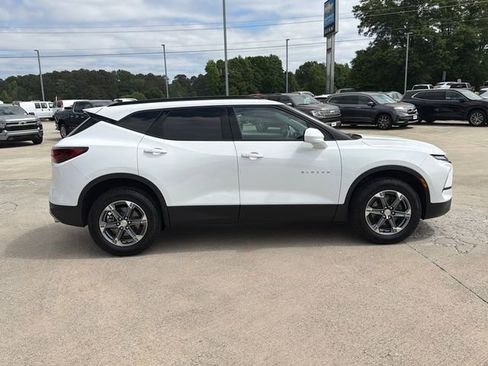 Used 2024 Chevrolet Blazer LT w/ Convenience Package FWD image 4