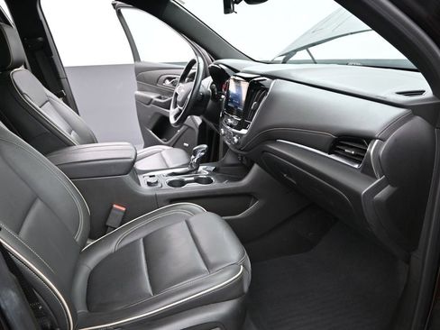 Used 2023 Chevrolet Traverse Premier image 24