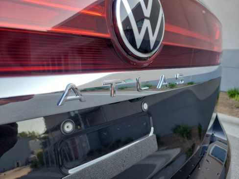 Used 2026 Volkswagen Atlas SE w/ Panoramic Sunroof Package FWD image 18