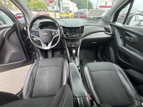 Certified 2018 Chevrolet Trax LT w/ LT Convenience Package FWD image 19