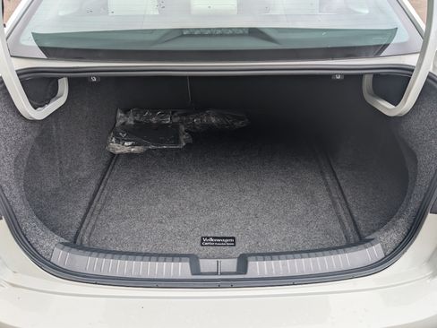 Used 2025 Volkswagen Jetta SE w/ Sunroof Package FWD image 18